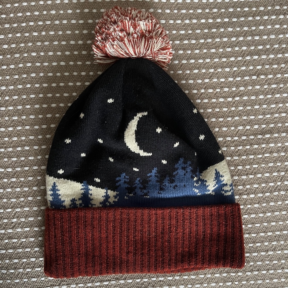 Night Sky Crescent Moon Hat - Picture 2 of 4